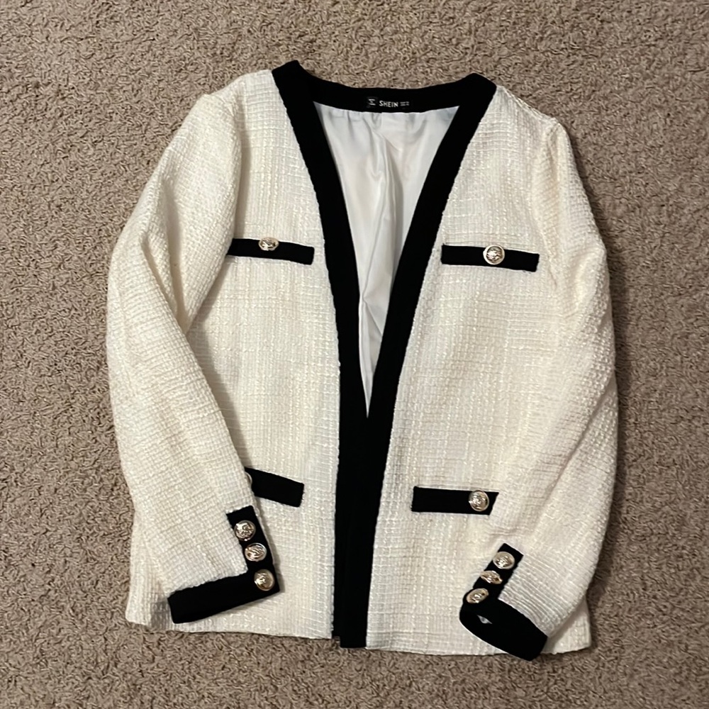 Tweed elegant jacket with gold buttons